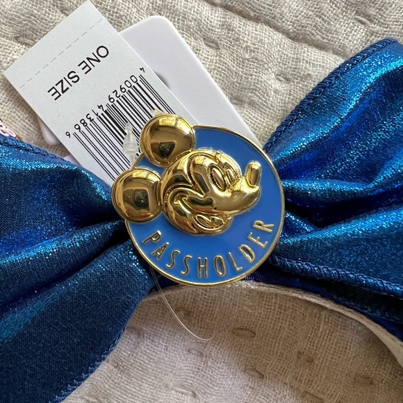 Minnie Mouse Passholder Ears
